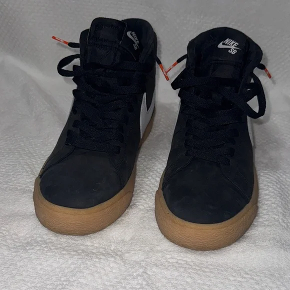 Nike Black and White Men's Sneakers with Gum Sole - Picture 5 of 6